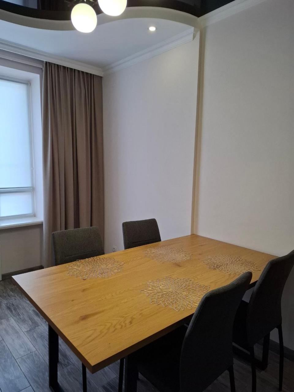 Atlant Luxury Family Apart Поряд З Тц Депот, Безконтактне Заселення Çernivtsi Dış mekan fotoğraf